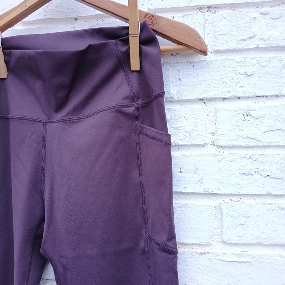 Zyia Active Brilliant Highrise Capri Leggings Plum Wine - Picture 3 of 6